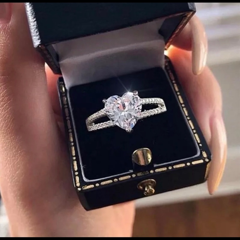 GORGEOUS DIAMOND HEART RING ELEGANT - Picture 4 of 9